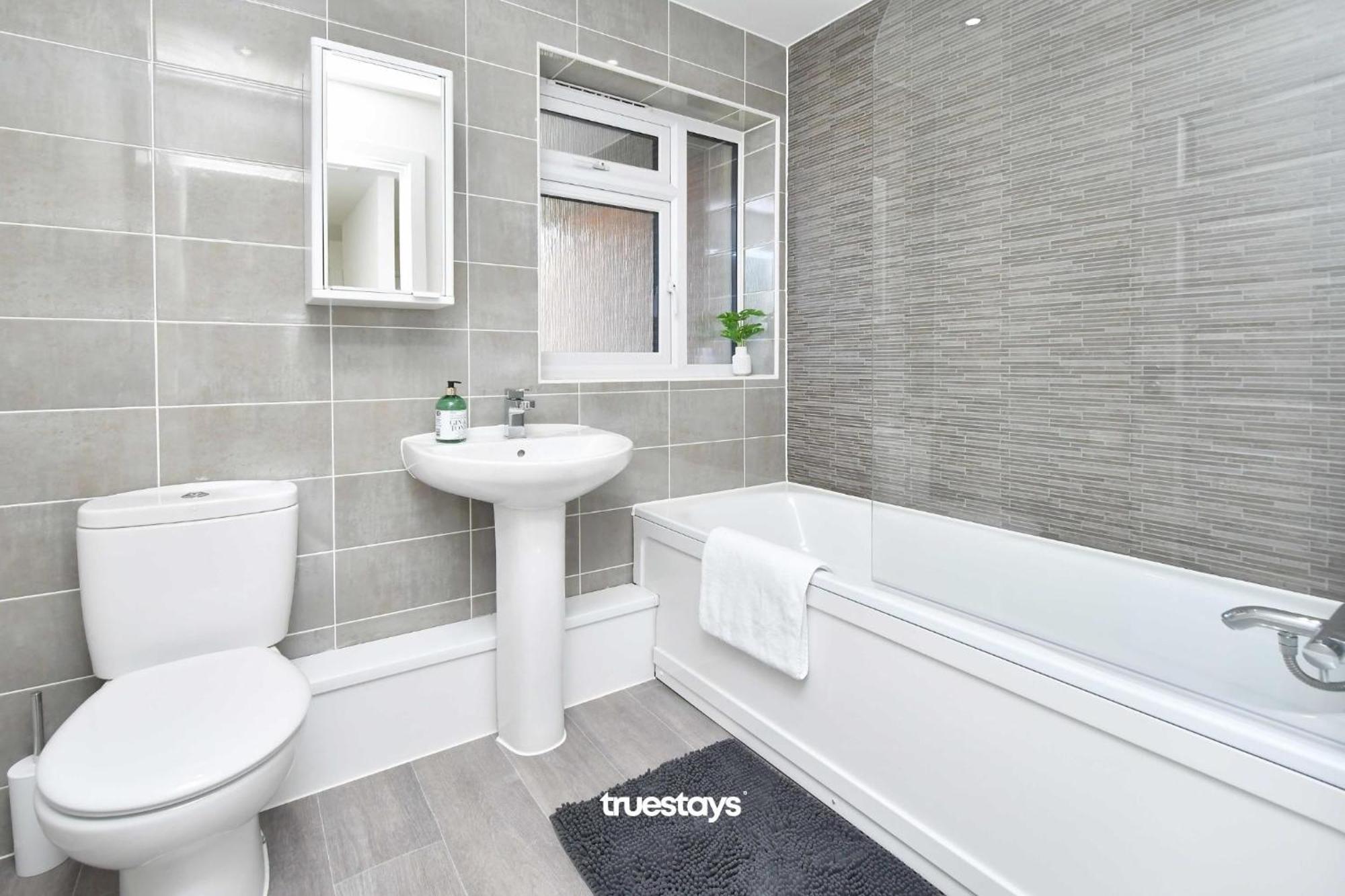 Regal House By True Stays - 3 Bedroom House In Stoke-On-Trent المظهر الخارجي الصورة