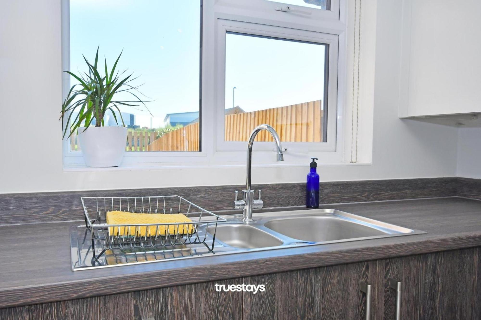 Regal House By True Stays - 3 Bedroom House In Stoke-On-Trent المظهر الخارجي الصورة