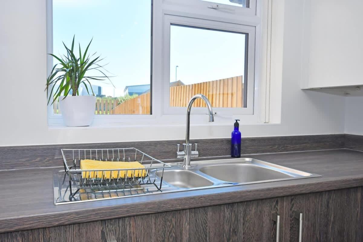 Regal House By True Stays - 3 Bedroom House In Stoke-On-Trent المظهر الخارجي الصورة