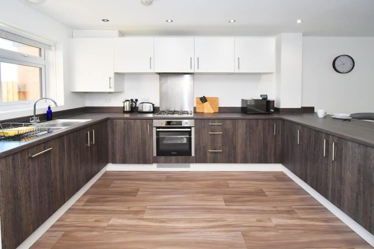 Regal House By True Stays - 3 Bedroom House In Stoke-On-Trent المظهر الخارجي الصورة