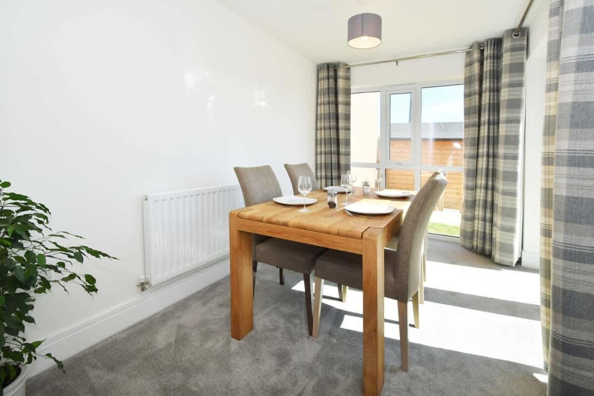 Regal House By True Stays - 3 Bedroom House In Stoke-On-Trent المظهر الخارجي الصورة