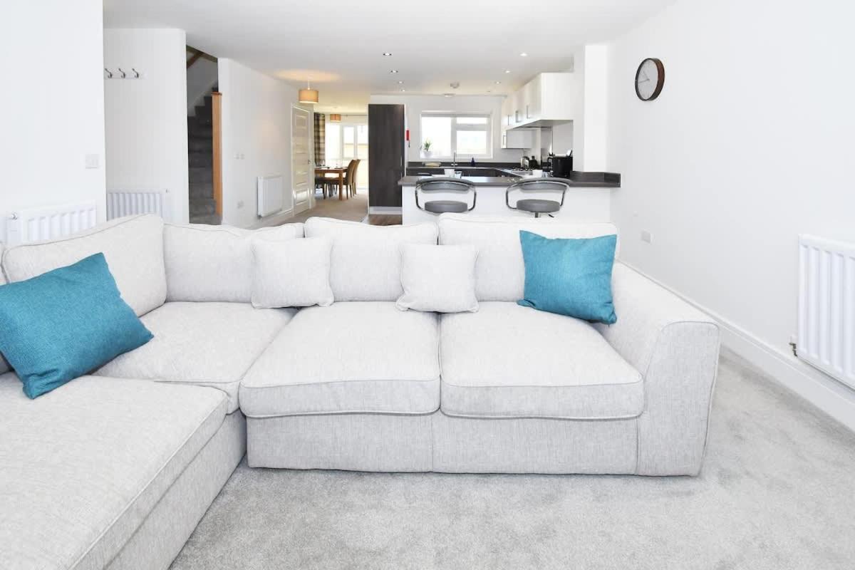 Regal House By True Stays - 3 Bedroom House In Stoke-On-Trent المظهر الخارجي الصورة